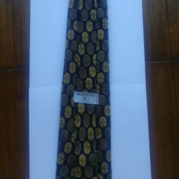 🇨🇦 Authentic vintage Valentino silk tie - Picture 6 of 8